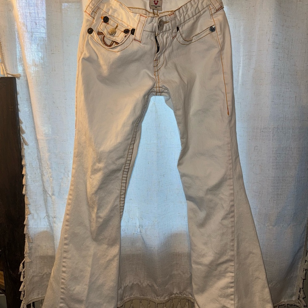 True Religion White Flare Jeans. Low rise. Size 28 short (29” inseam)